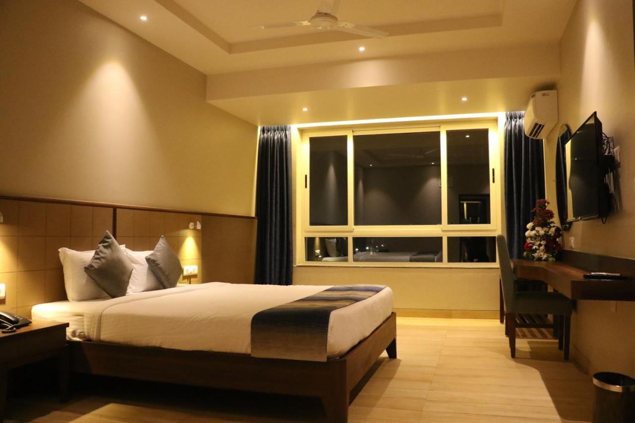 Cosmique Clarks Inn Suites Goa Madgaon Luaran gambar