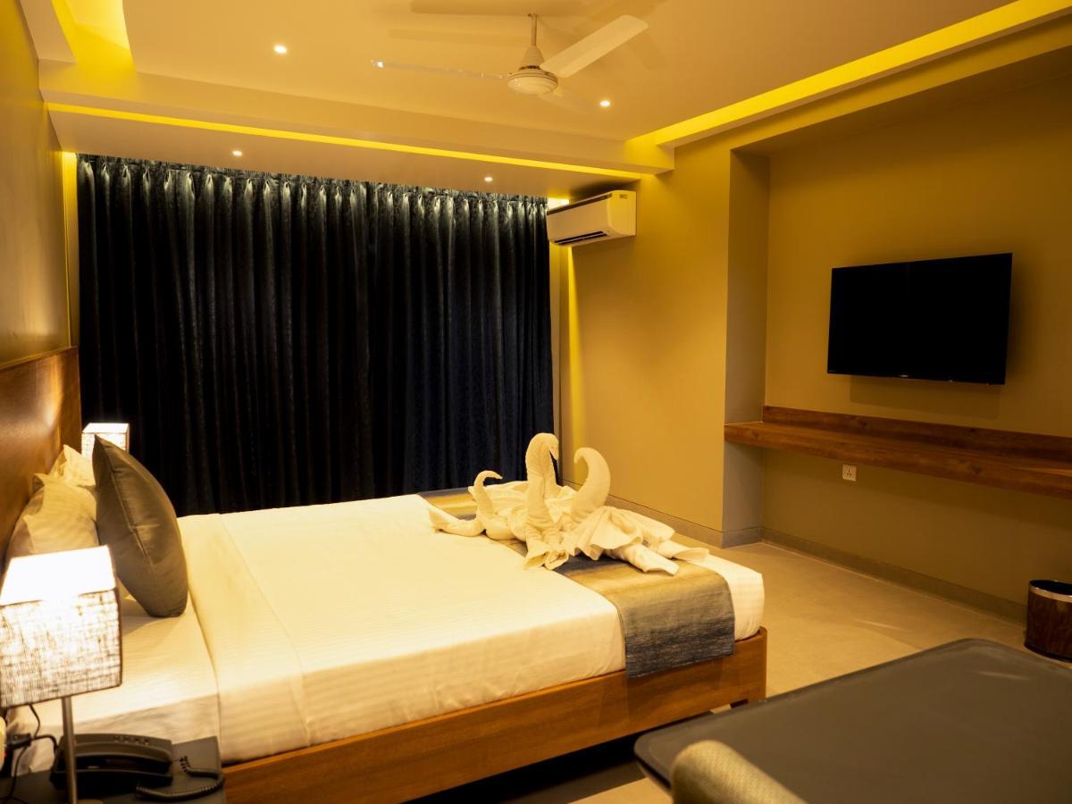 Cosmique Clarks Inn Suites Goa Madgaon Luaran gambar